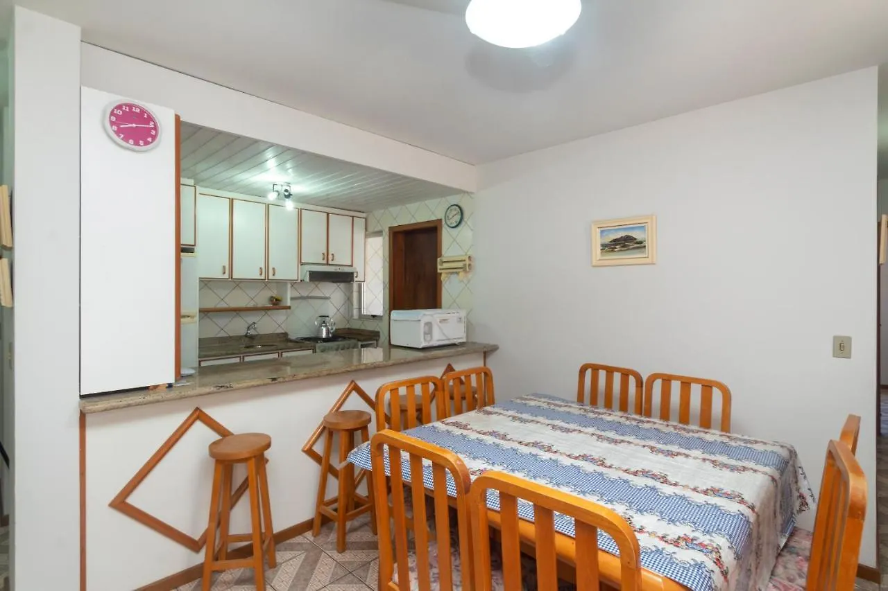 Apartamento A 150 Metros Da Praia De Mariscal. Bombinhas