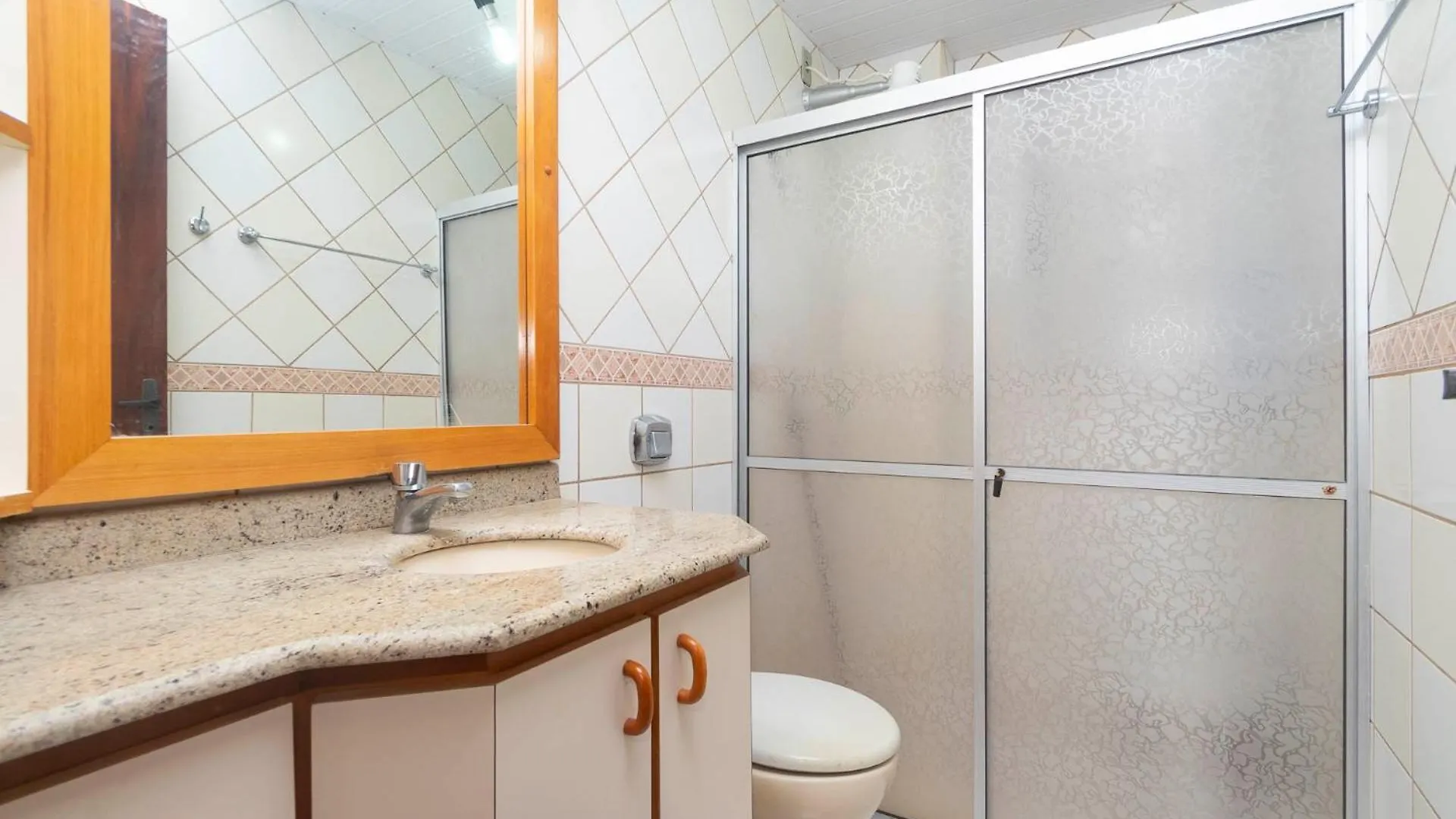 Apartamento A 150 Metros Da Praia De Mariscal. Bombinhas